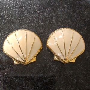 Estate Vintage Trifari Gold Tone & Cream Enamel Sea Shell Costume Clip Earrings